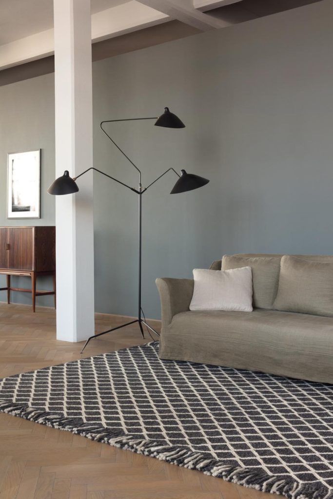 230_001_0_00920_2000300_r_B